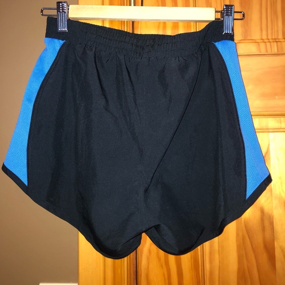 WORKOUT SHORTS MADE BY UNDER ARMOUR - Picture 2 of 3